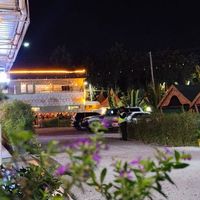 Car wash and ample parking at Arif Lounge